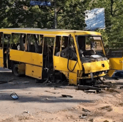 Новини України - Росіяни обстріляли Херсон: влучили в маршрутку