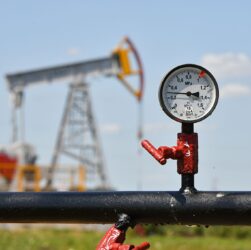 Новини України - Росії довелося значно знизити ціну на нафту для Китаю й Індії - ЗМІ