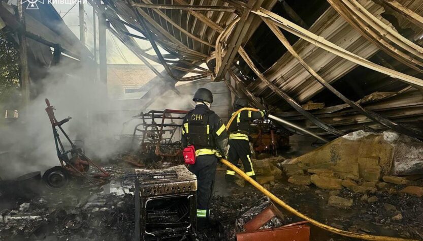 Новини України - Рятувальники показали наслідки атаки на Київщину