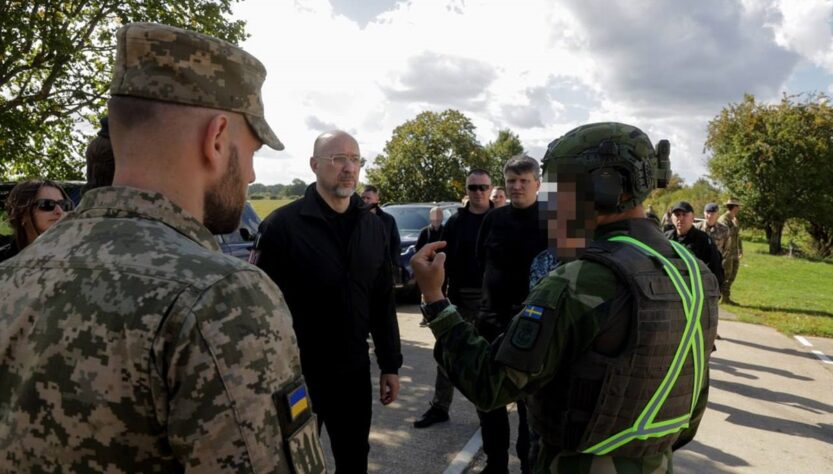 Новини України - Шмигаль відвідав полігон у Британії, де навчають бійців для ЗСУ