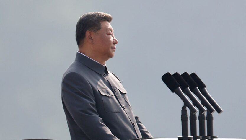 Новини світу - Сі заявив про "вибір між війною і миром" на військовому параді з Путіним