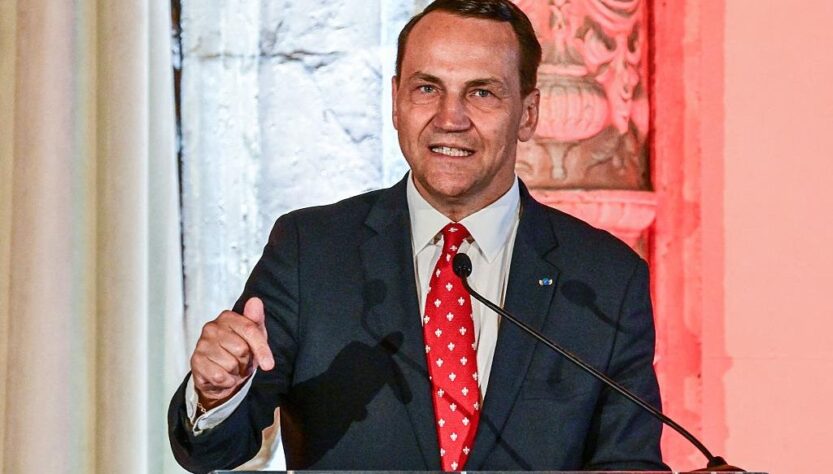 Новини світу - Сікорський: Путін насміхається з Трампа