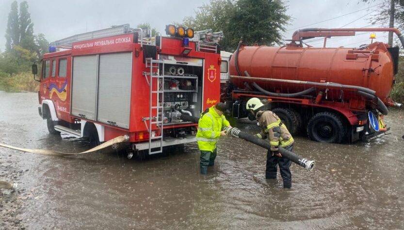 Новини України - Сильна злива затопила вулиці Одеси