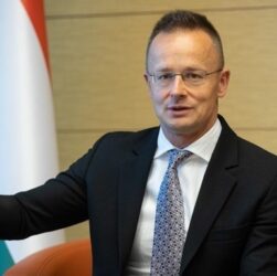 Новини світу - Сіярто: Позиція РФ не вплине на Угорщину щодо вступу України в ЄС