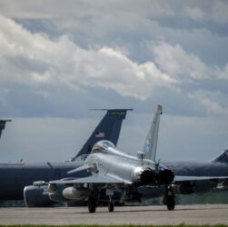 Новини світу - США "відпрацювали" бомбові удари неподалік кордону РФ в Арктиці