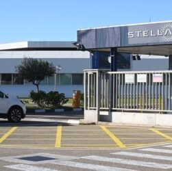 Авто новини - Stellantis тимчасово зупинить виробництво чотирьох моделей