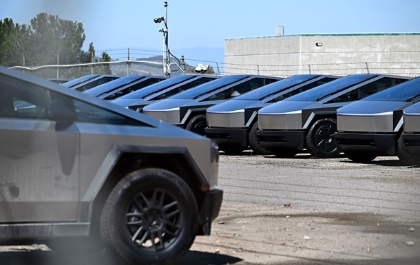Авто новини - Tesla прибрала найдешевшу версію Cybertruck з продажу