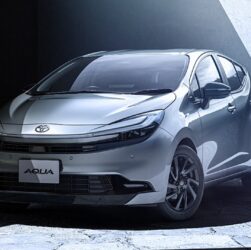 Авто новини - Toyota презентувала оновлений Aqua