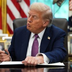 Новини світу - Трамп анонсував бесіду з Путіним і вирішення війни