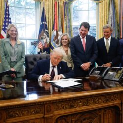 Новини світу - Трамп направляє Нацгвардію у Мемфіс