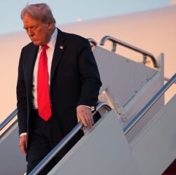 Новини політики - Трамп назвав труднощі завершення війни в Україні