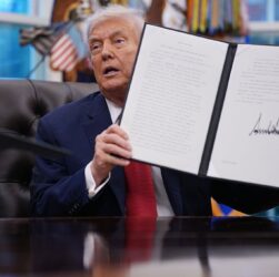 Новини бізнесу - Трамп оголосив нові мита на імпорт ліків, вантажівок і меблів