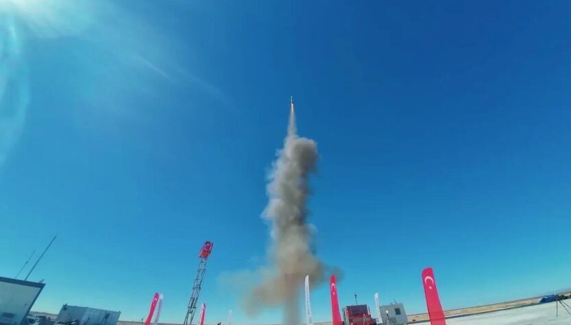 Новини світу - Туреччина провела запуск власної далекобійної ракети з морської платформи
