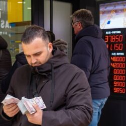 Новини України - Турецька ліра вперше в історії стала дешевшою за українську гривню