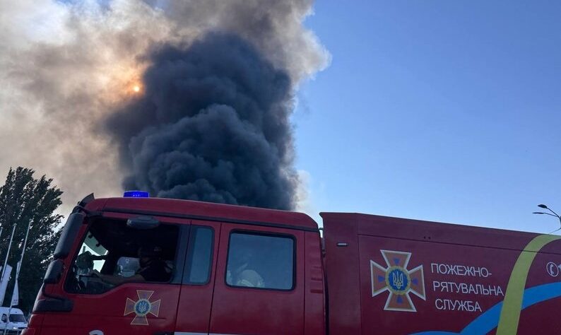 Новини України - У Дніпрі вирує масштабна пожежа