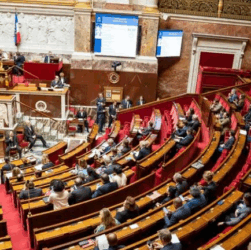 Новини світу - У Франції активіст надіслав депутатам 600 презервативів