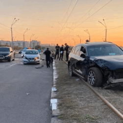 Авто новини - У Харкові 14-річний хлопець за кермом авто скоїв ДТП