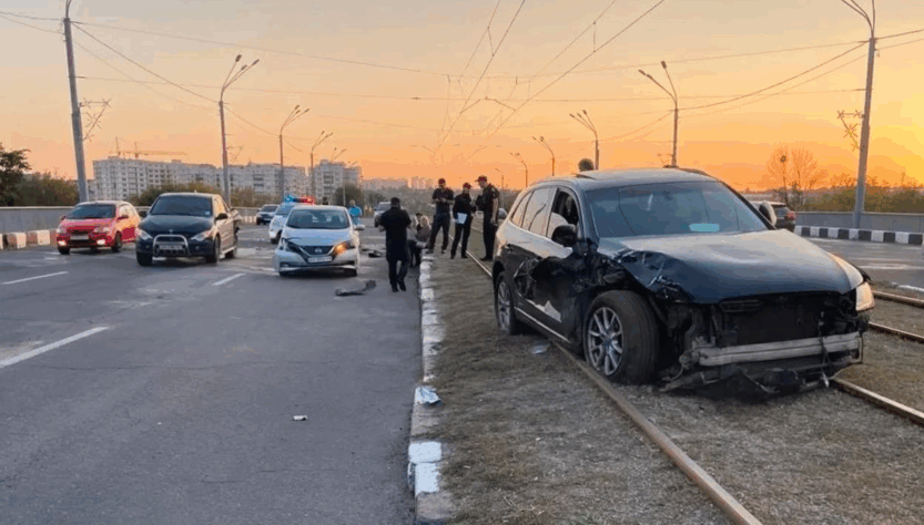 Авто новини - У Харкові 14-річний хлопець за кермом авто скоїв ДТП