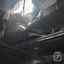 Новини України - У Харкові дрон РФ влучив у дах магазину меблів, є поранені