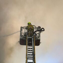 Новини Києва - У Києві масштабна пожежа: горить багатоповерхівка