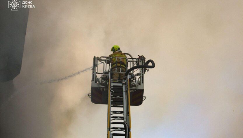 Новини Києва - У Києві масштабна пожежа: горить багатоповерхівка