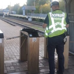 Новини Києва - У Києві підліток впав із товарного поїзда: йому відірвало ногу