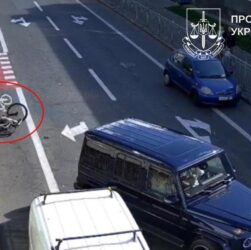 Новини Києва - У Києві водій Mercedes побив велосипедиста до втрати свідомості