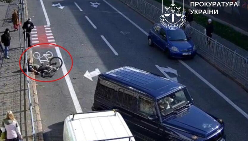 Новини Києва - У Києві водій Mercedes побив велосипедиста до втрати свідомості