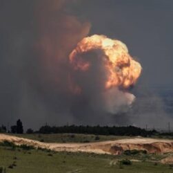 Новини України - У Криму пролунали вибухи, в одному з районів зникло світло - соцмережі