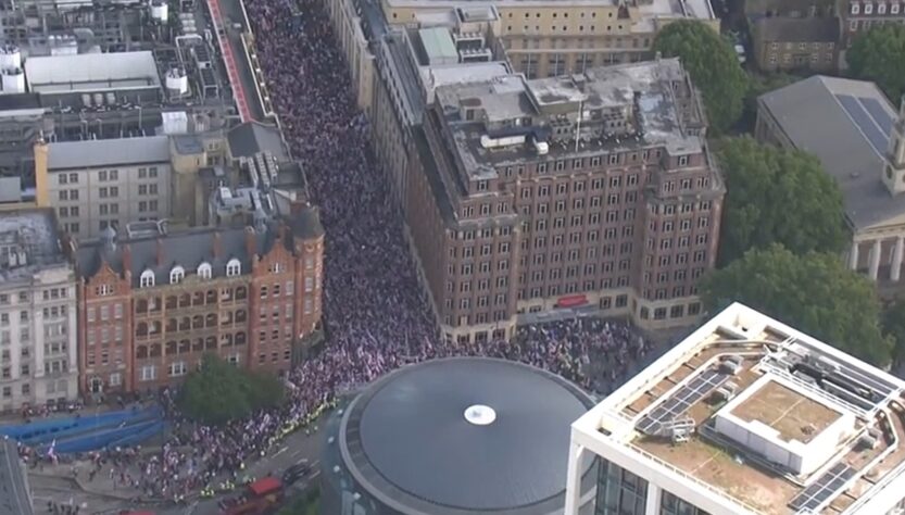 Новини світу - У Лондоні десятки тисяч людей вийшли на акції протесту