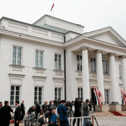 Новини світу - У Польщі знешкодили дрон, який літав над урядовими будівлями