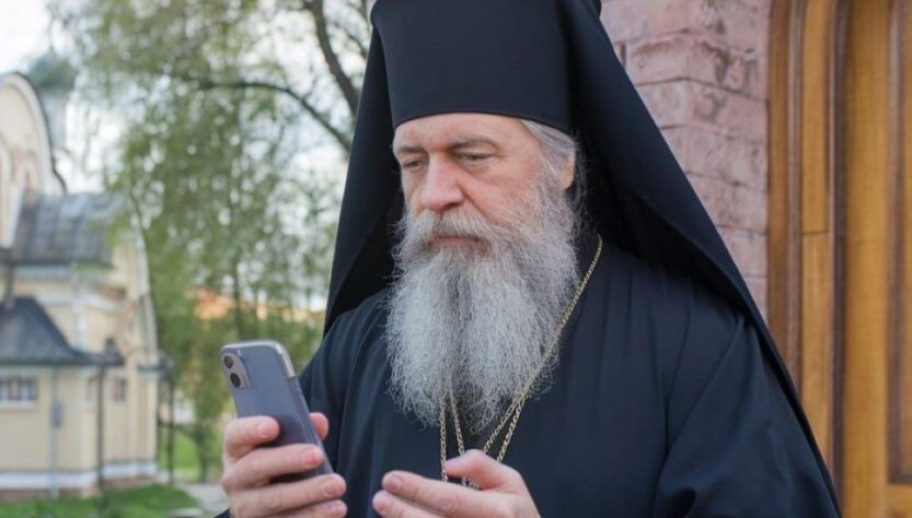 Новини світу - У РФ запустили "православний" додаток, який стежить за віруючими