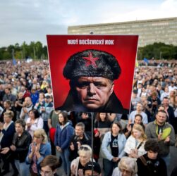 Новини світу - У Словаччині поновились протести проти уряду Фіцо