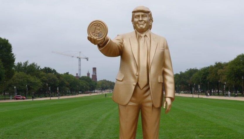 Новини світу - У Вашингтоні встановили "золоту" статую Трампа