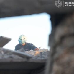 Новини України - У Запоріжжі під завалами зруйнованого будинку може бути жінка