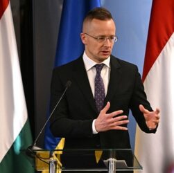 Новини світу - Угорщина та Сербія прискорять будівництво нафтопроводу - Сіярто