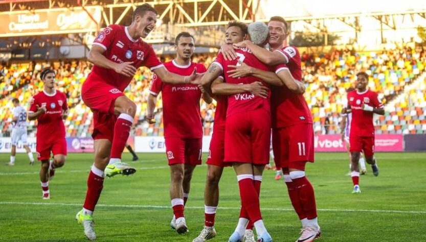 Новини спорту - УПЛ називає кращих футболістів і тренера шостого туру