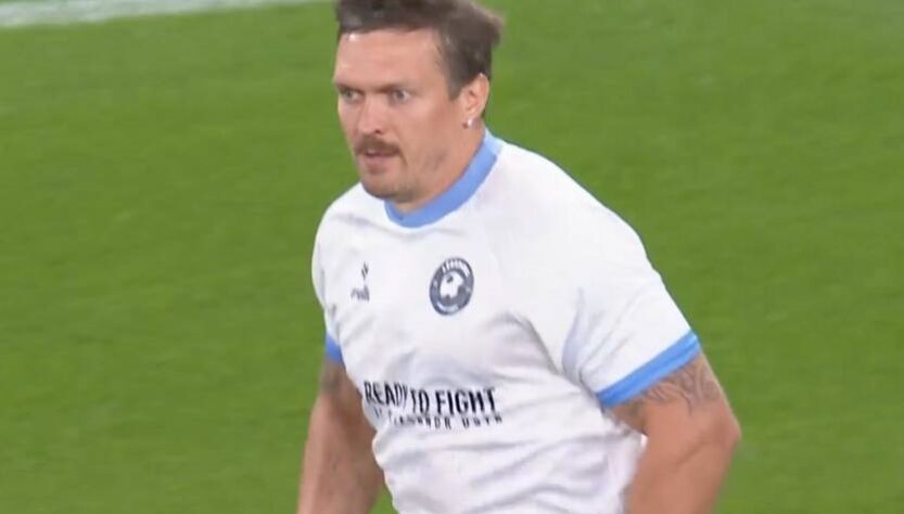 Новини спорту - Усик прокоментував чутки про свій дебют у футболі