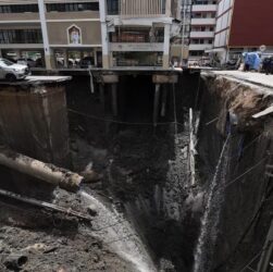 Новини світу - В Бангкоку коло лікарні з'явилася 50-метрова вирва