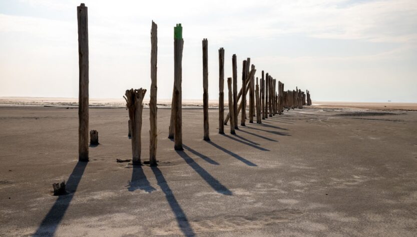 Новини світу - В Ірані повністю висохло найбільше солоне озеро Азії - ЗМІ