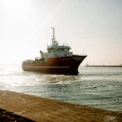 Новини світу - В Італії порт заблокував в’їзд вантажівок, що "перевозили зброю Ізраїлю"