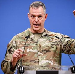 Новини світу - В НАТО пояснили, чому збивали дрони над Польщею дорогими ракетами