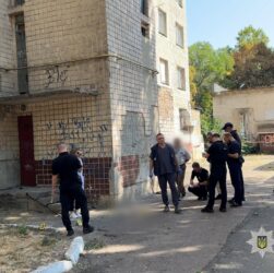 Новини України - В Одесі затримали жінку, яка викинула з вікна новонароджену дитину