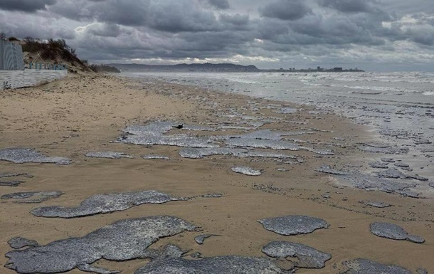 Новини світу - В РФ стався витік нафтопродуктів у Чорне море, пляма суне до Криму - ЗМІ