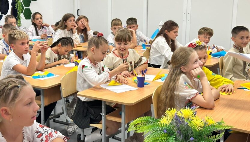 Новини України - В Україні навчальний рік розпочали 3,5 млн школярів