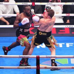 Новини спорту - Відомі суддівські записки бою Альварес-Кроуфорд