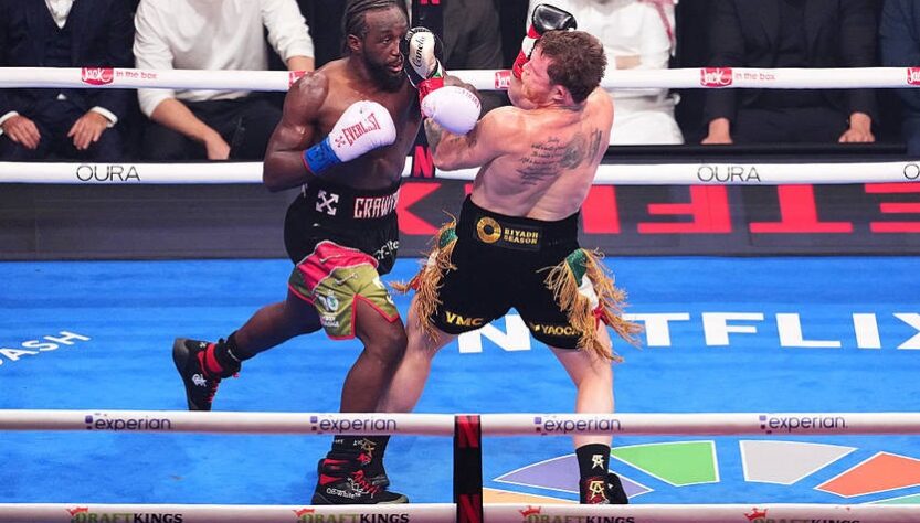 Новини спорту - Відомі суддівські записки бою Альварес-Кроуфорд