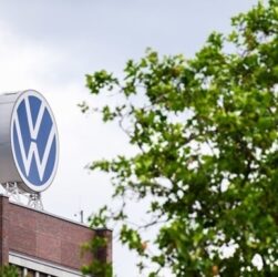 Авто новини - Volkswagen відкладає вихід електричного Golf та нового кросовера