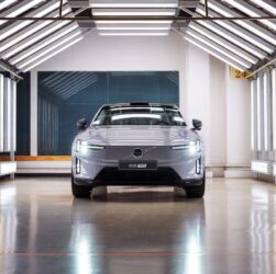 Авто новини - Volvo розпочала виробництво ES90