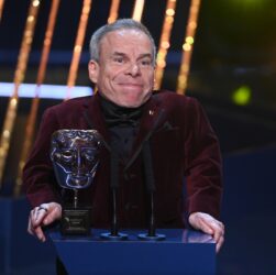 Новини культури - Ворвік Девіс зіграє у новому серіалі про Гаррі Поттера